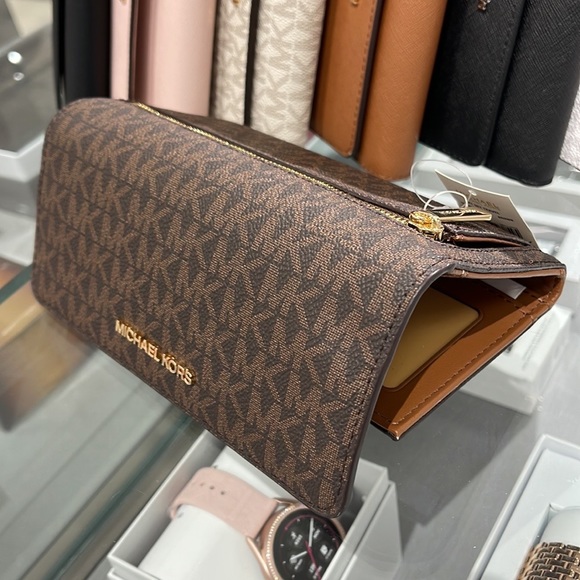 MICHAEL KORS JET SET TRV LARGE TRIFOLD Brown - Picture 5 of 16